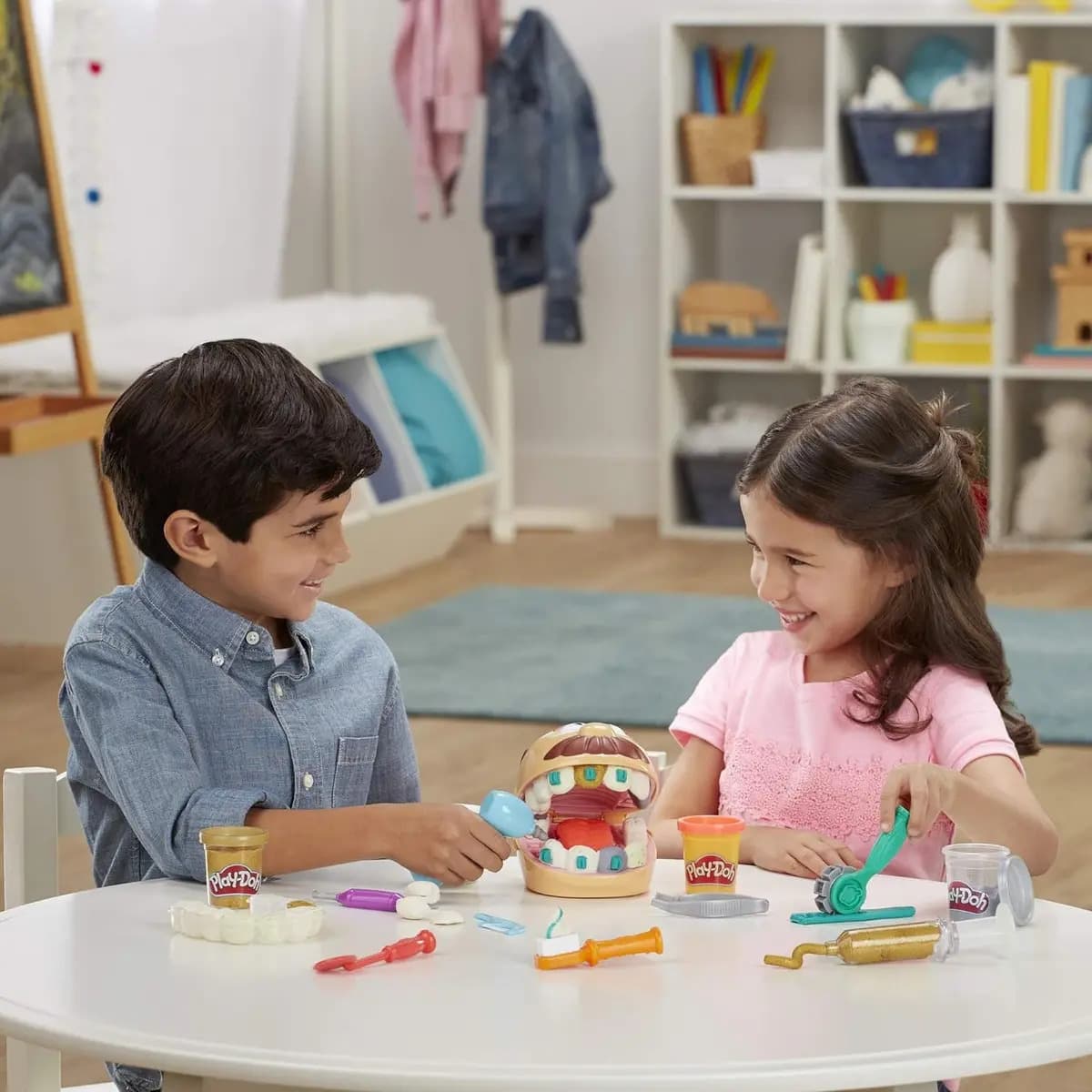Massinha de Modelar Infantil Brincando de Dentista, Play-Doh - Conjunto de Brinquedo com 9 Acessórios e 6 Potes - A partir de 3 Anos — imagem 4