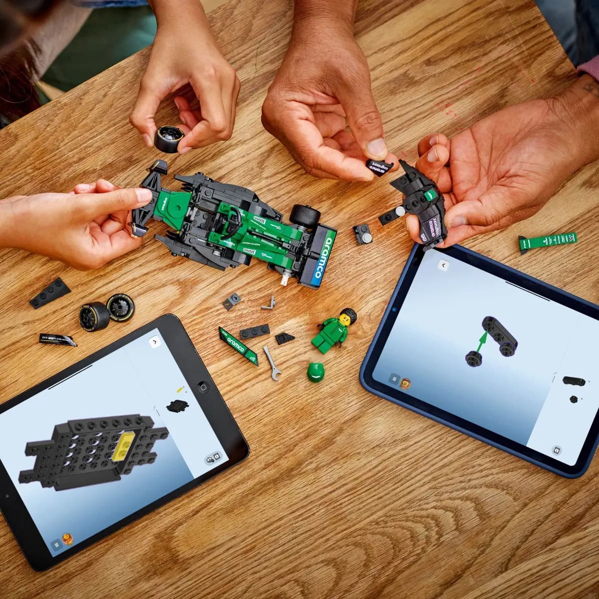 LEGO Speed Champions Carro de Corrida Aston Martin Aramco F1 AMR24 77245; Carro de Fórmula 1 — imagem 5