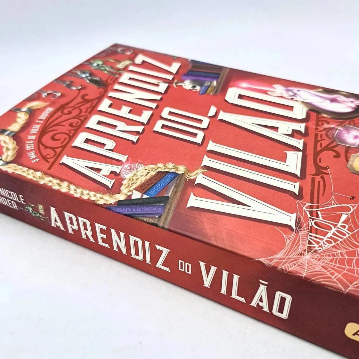 Aprendiz do vilão - Maehrer, Hannah Nicole - Globo Livros - Capa Mole — imagem 4