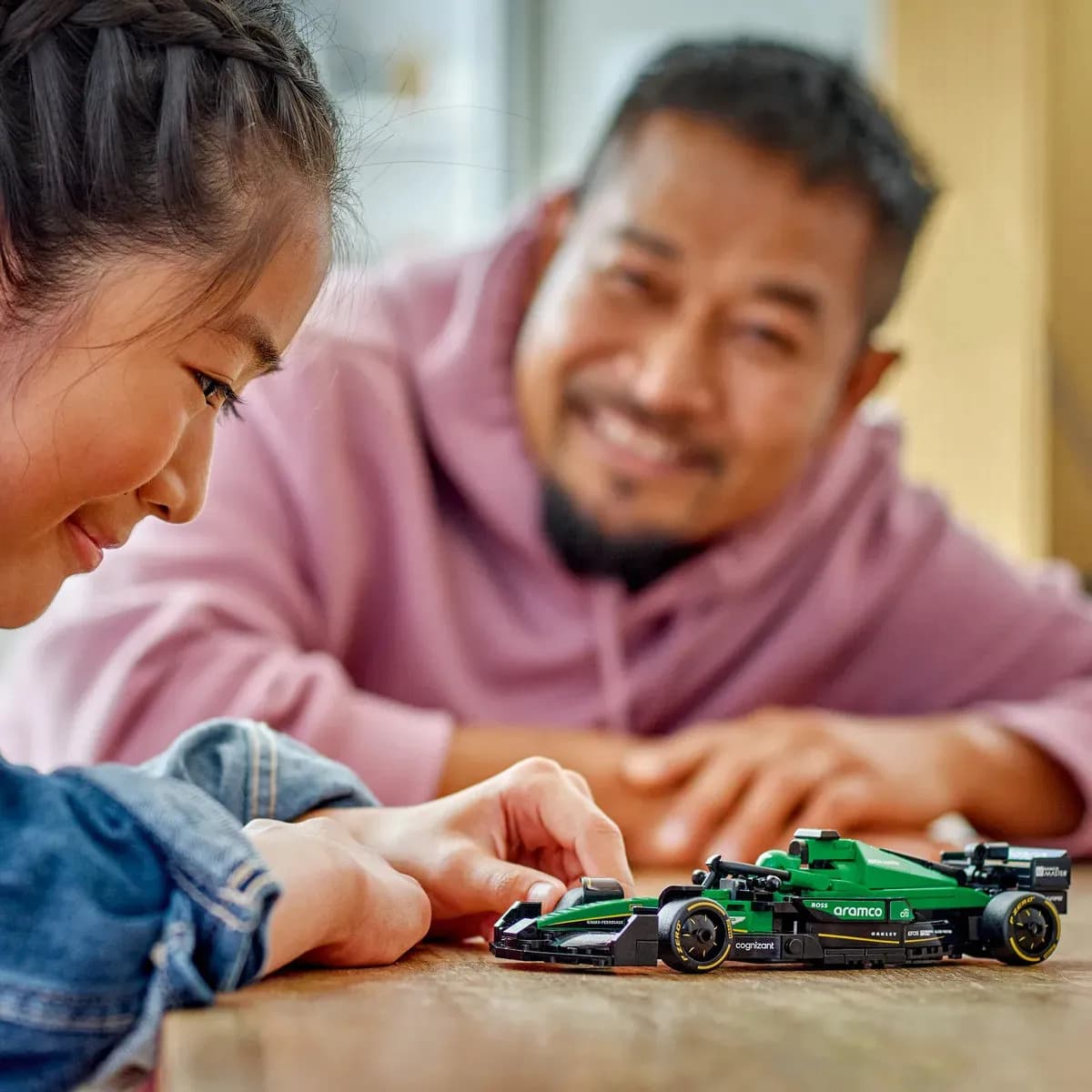 LEGO Speed Champions Carro de Corrida Aston Martin Aramco F1 AMR24 77245; Carro de Fórmula 1 — imagem 4