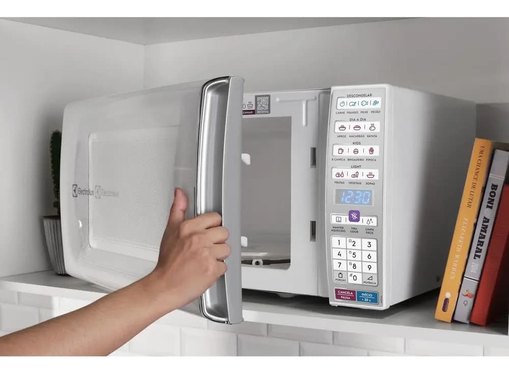 Micro-ondas Electrolux de bancada Branco com Função Tira Odor e Manter Aquecido 34L MEO44 — imagem 5