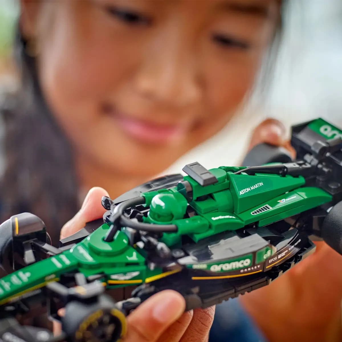 LEGO Speed Champions Carro de Corrida Aston Martin Aramco F1 AMR24 77245; Carro de Fórmula 1 — imagem 6