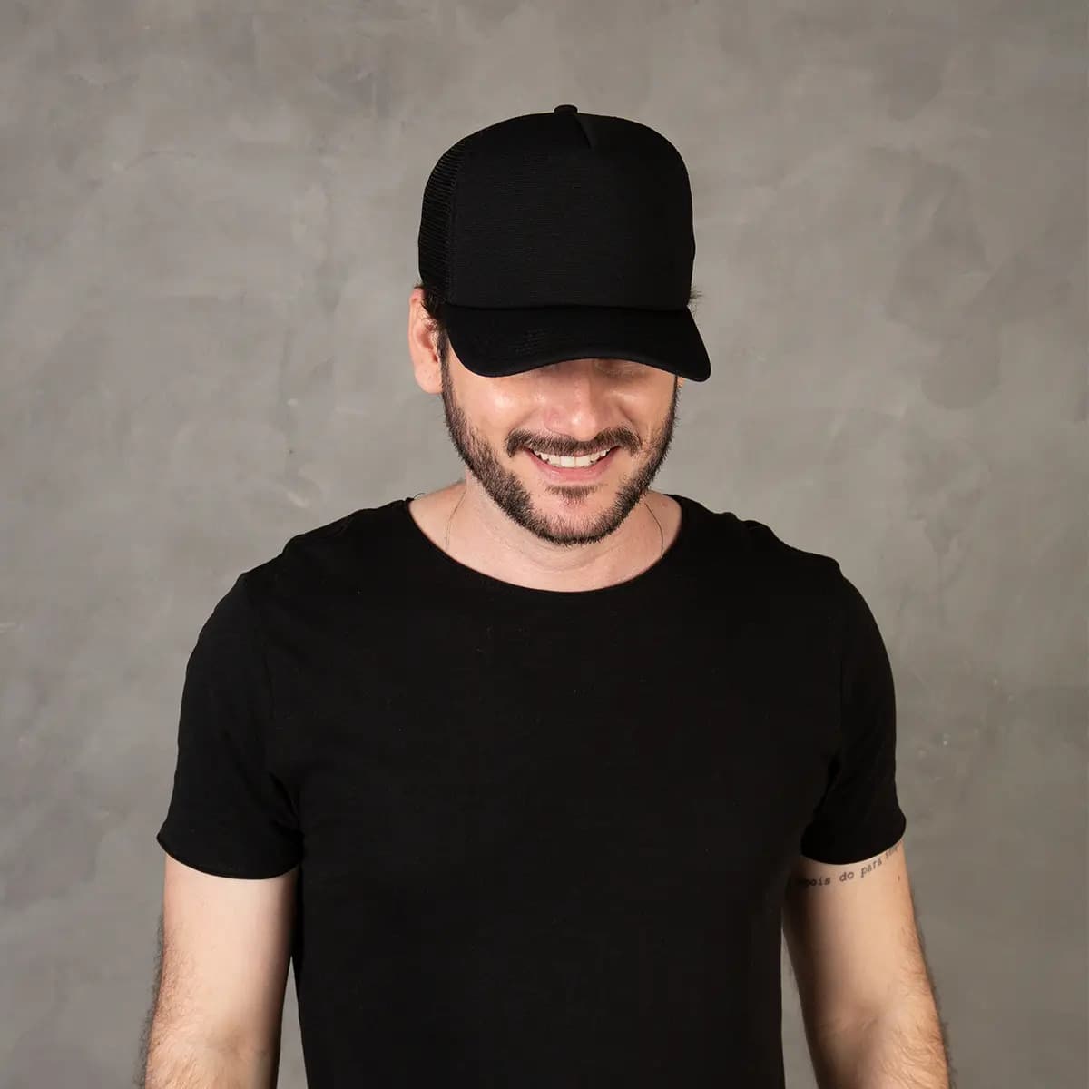 Boné Trucker Masculino Liso com Aba Curva Preto — imagem 6